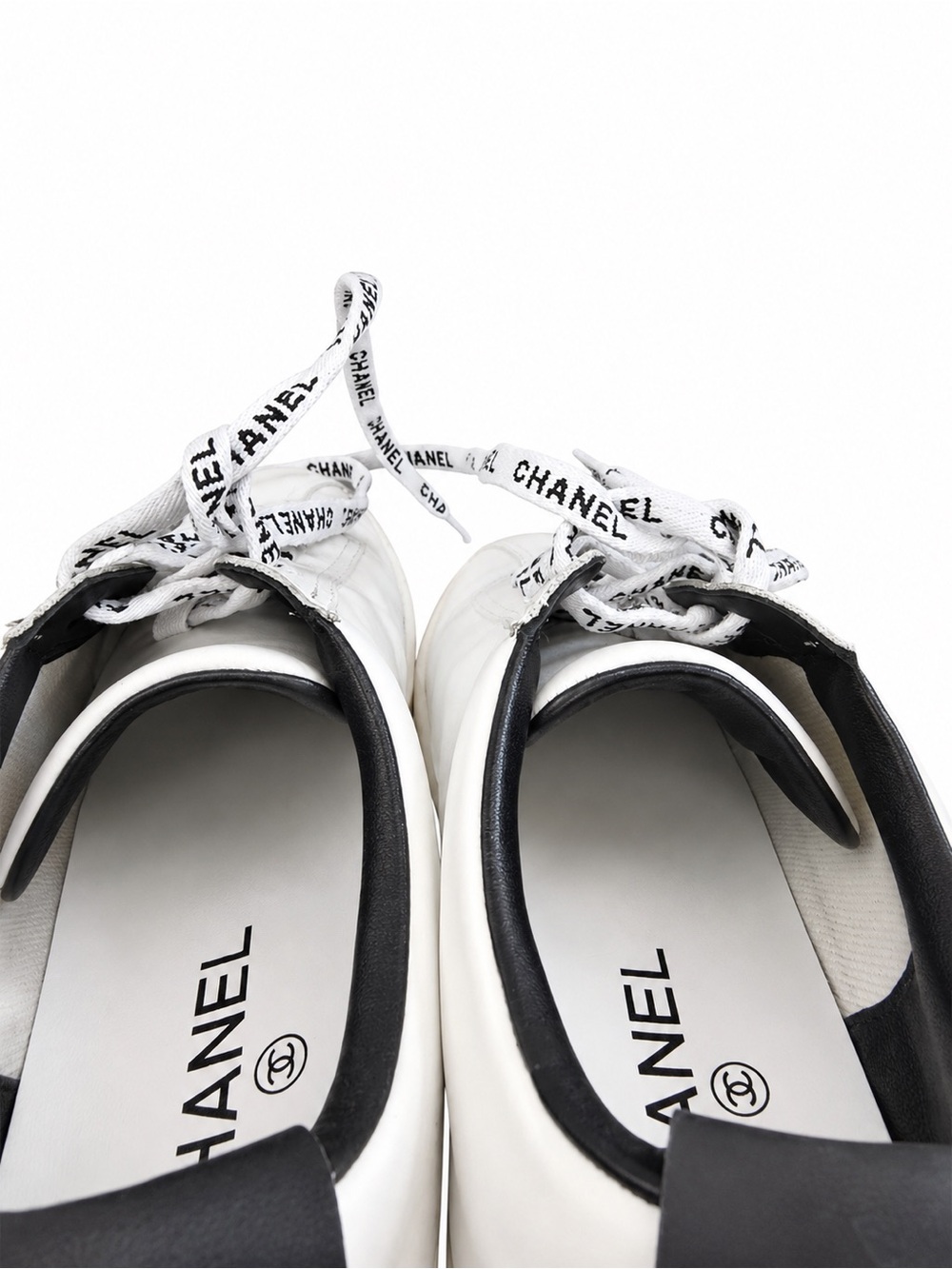 Chanel Leather Sneakers Size: EU 37
Color: White with cream sole
Made in Italy - Picture 10 of 12